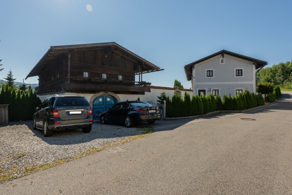 Büchlberg / Solling - Büchlberg-DenkhofRepräsentatives Anwesen mit Gästehaus auf 4.700 m² Grundstück in ruhiger Lage