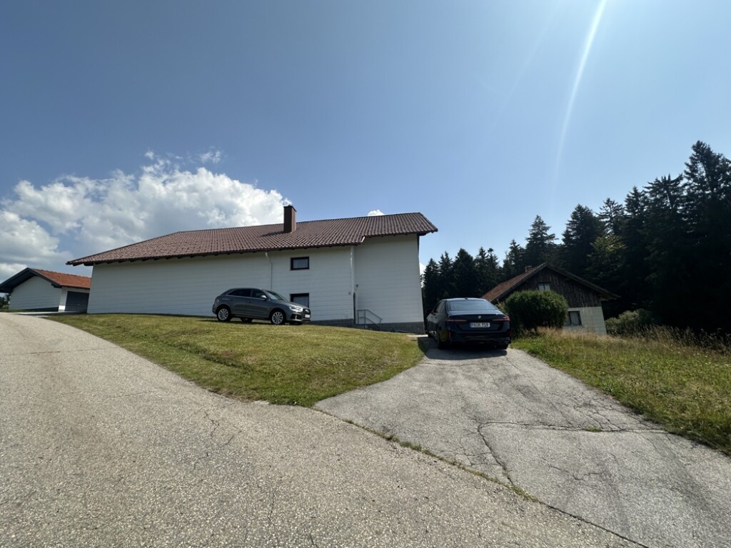 Jandelsbrunn - Anwesen/Zweifamilienhaus in Rand-/fast Alleinlage Nähe Jandelsbrunn