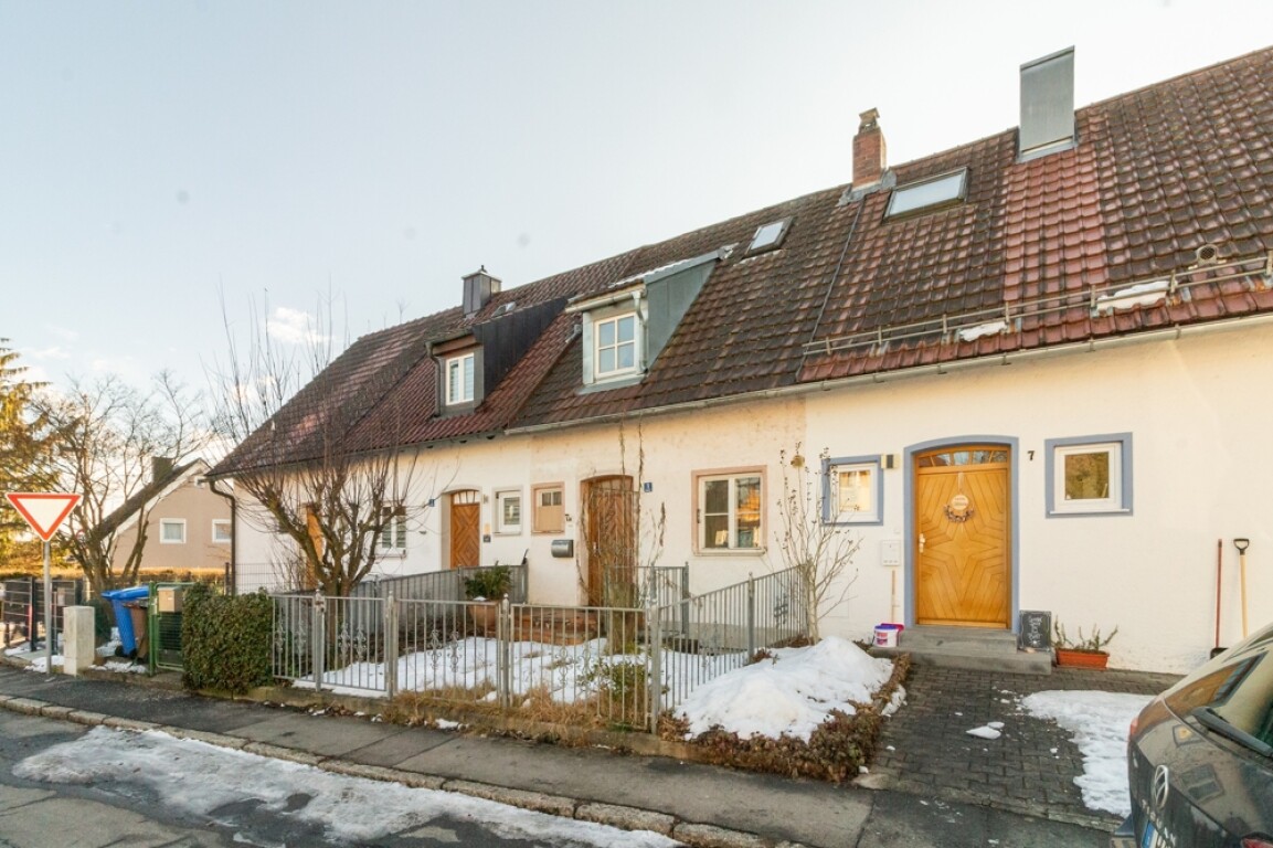 Passau-Hacklberg, Maximilianstr. 5: Reihenmittelhaus – 45 m² Wohnfläche, Erbpachtvertrag bis 2049