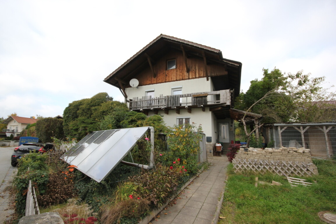 Renovierungsdürftiges Ein-/Zweifamilienhaus Nähe Hutthurm
