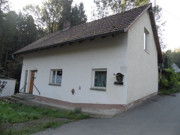 Einfamilienhaus - Stark renovierungsbedürftiges Einfamilienhaus in Pleinting