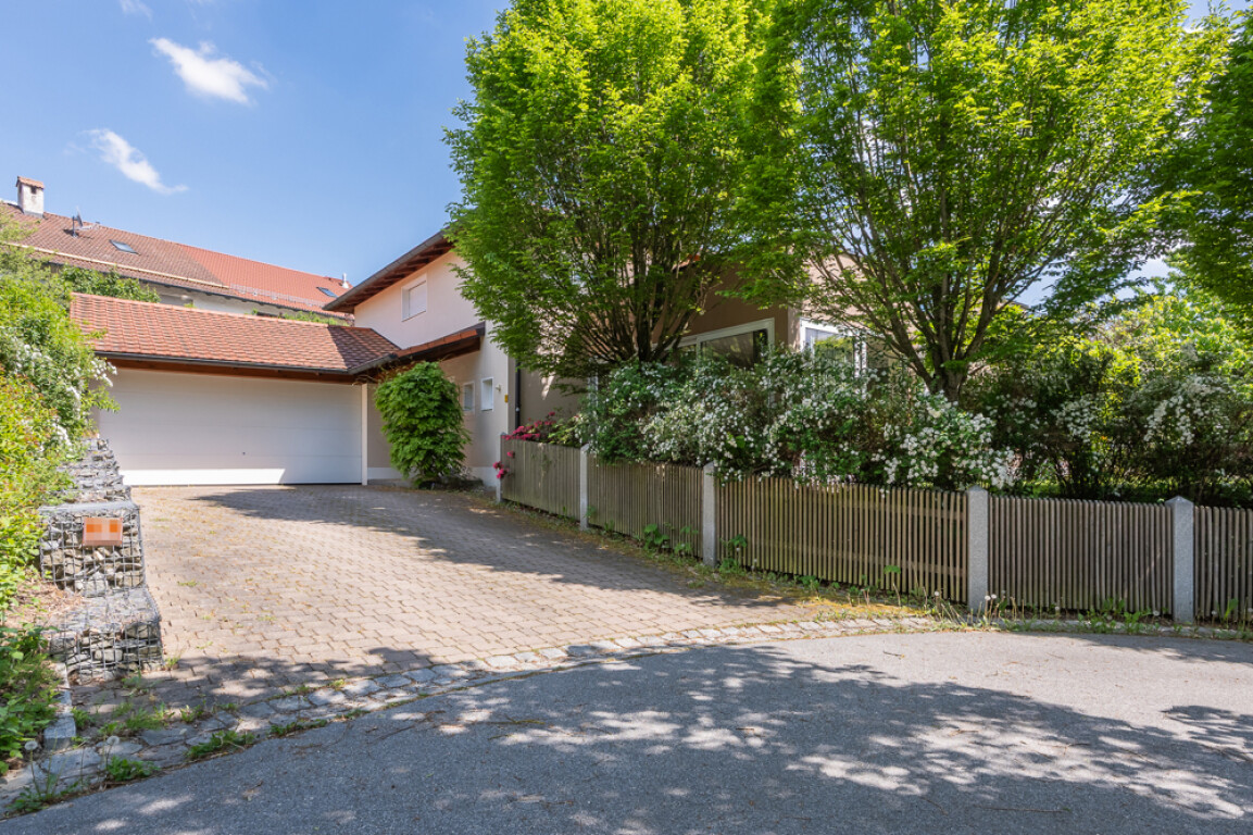 Fürstenzell - Passau-Süd Fürstenzell: Einfamilienhaus mit separatem Gästehaus, 1.900 m² Grund und Schwimmteich