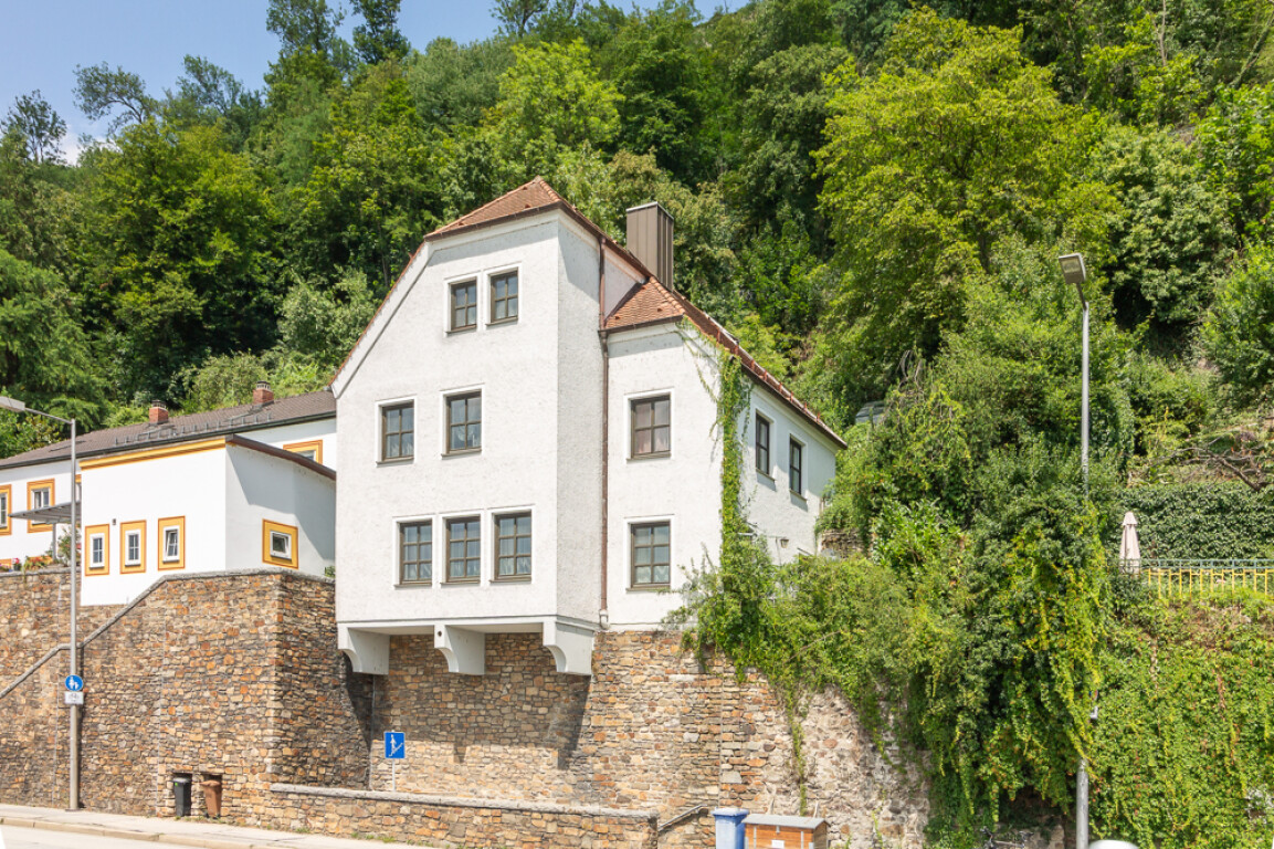 Passau-Angerstraße: Einfamilienhaus, Baujahr 1978, 180° Blick auf die Altstadt