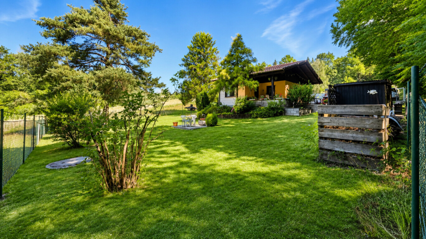 Kleines Ferienhaus auf großzügigem Naturgrundstück - Autobahn deutlich hörbar!