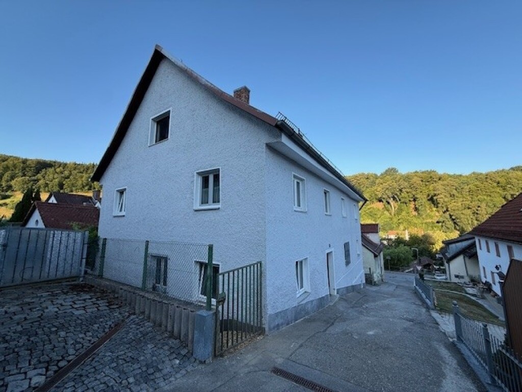 Passau-Hals: 1-Zimmer-Wohnung mit separater Küche und Duschbad – total neu renoviert - Erstbezug