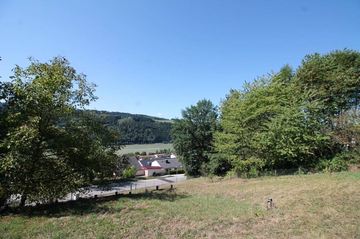 Obernzell - Obernzell: 877 m² Baugrund – oben über der Donau - 180° Blick