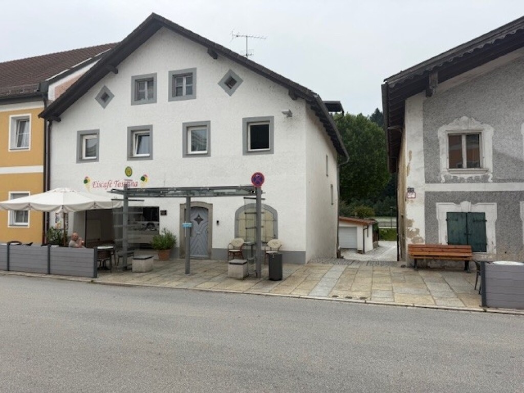 Obernzell - Marktgemeinde Obernzell: Wohn- und Geschäftshaus am historischen Marktplatz
