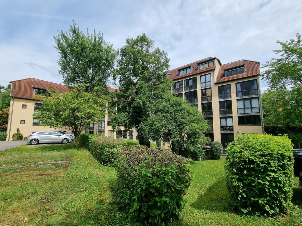 Passau - 1-Zimmer-Appartement mit offenen Wohn-Schlaf-Kochbereich, EBK und Wintergarten