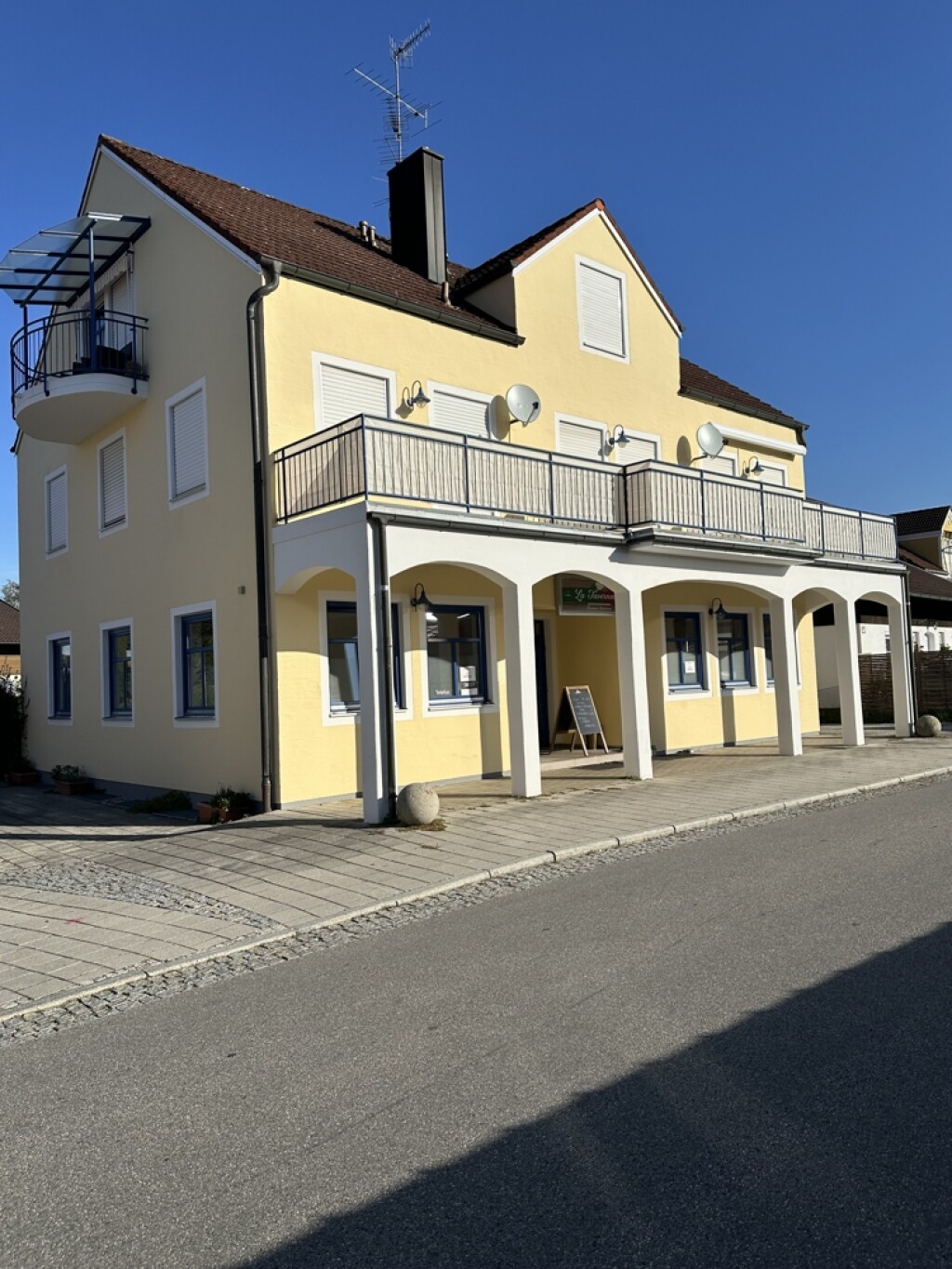 Ladenverkaufsfläche für gewerbliche oder auch private Nutzung in Würding bei Bad Füssing