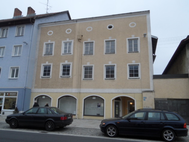 renovierungsbedürftiges Wohn-/Geschäftsgebäude - Renovierungsbedürftiges Wohn-/Geschäftsgebäude in Obernzell/Zentrum/Marktplatz