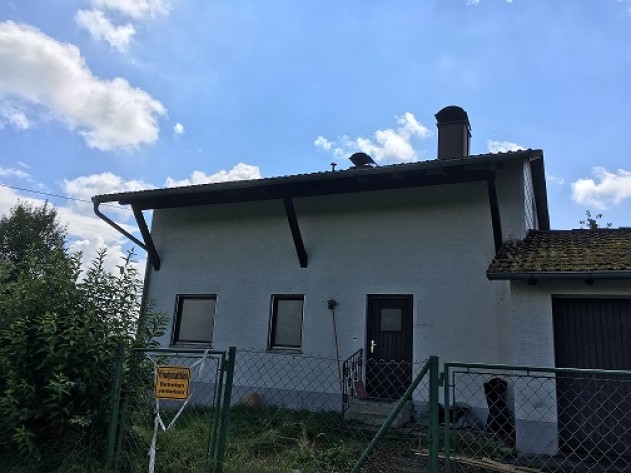 Renovierungsbedürftiges Einfamilienhaus in Liebhaber-Alleinlage mit fantastischen Ausblick Nähe Rude - Renovierungsbedürftiges Einfamilienhaus in Liebhaber-Alleinlage mit fantastischen Ausblick Nähe Rude