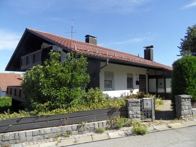 Einfamilienhaus mit Einliegerwohnung - Großzügiges Einfamilienhaus mit Einliegerwohnung in Thurmansbang