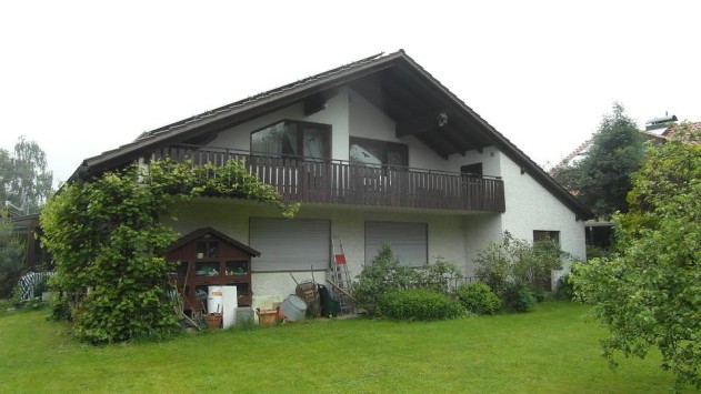 Einfamilienhaus mit zwei Einliegerwohnungen - Salzweg: Einfamilienhaus mit zwei Einliegerwohnungen