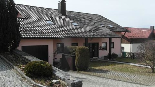 Zweifamilienhaus - Hutthurm: 2-Familienhaus in schöner Aussichtslage