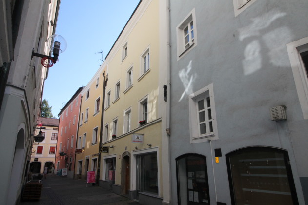 Zinshaus - Zinshaus PA-FUZO: 2 Läden, 3 Wohnungen