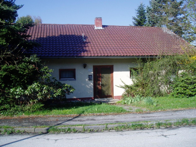 Einfamilien-Bungalow - Renovierungsbedürftiger Einfamilienhaus-Bungalow in Haselbach 