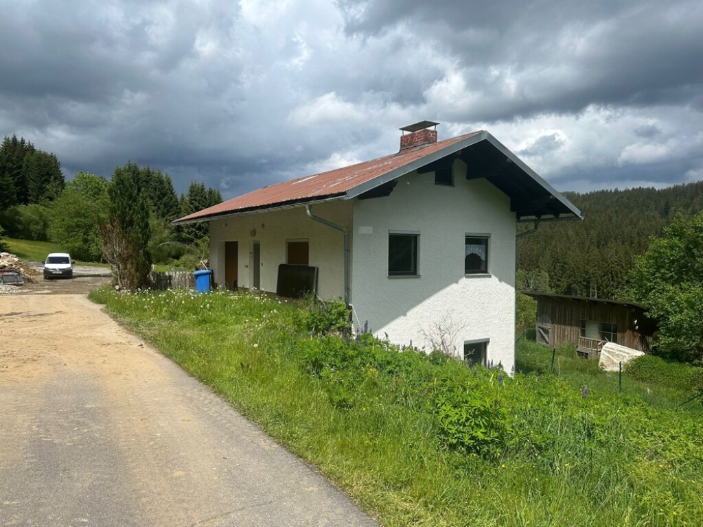 Mauth - Renovierungsbedürftiges Einfamilienhaus mit Werkstatt Nähe Mauth